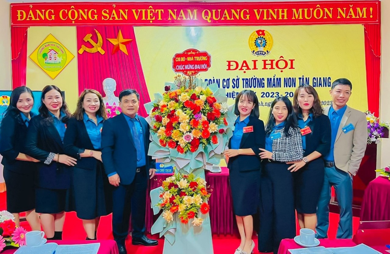 CHỤP ẢNH LƯU NIỆM