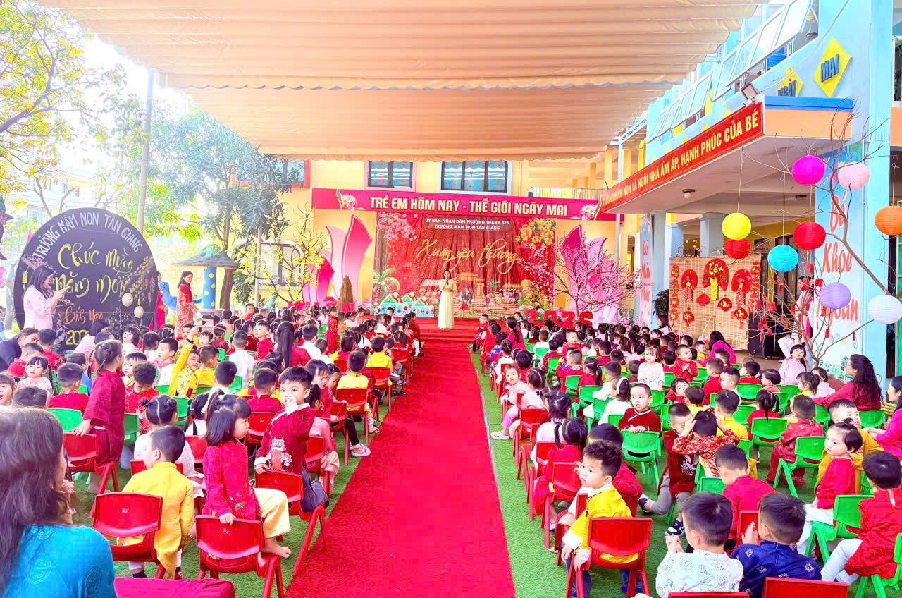 CHƯƠNG TRÌNH “XUÂN YÊU THƯƠNG” – TRAO QUÀ TẾT CHO HỌC SINH VÀ GIÁO VIÊN, NHÂN VIÊN CÓ HOÀN CẢNH KHÓ KHĂN DỊP TẾT NGUYÊN ĐÁN 2026