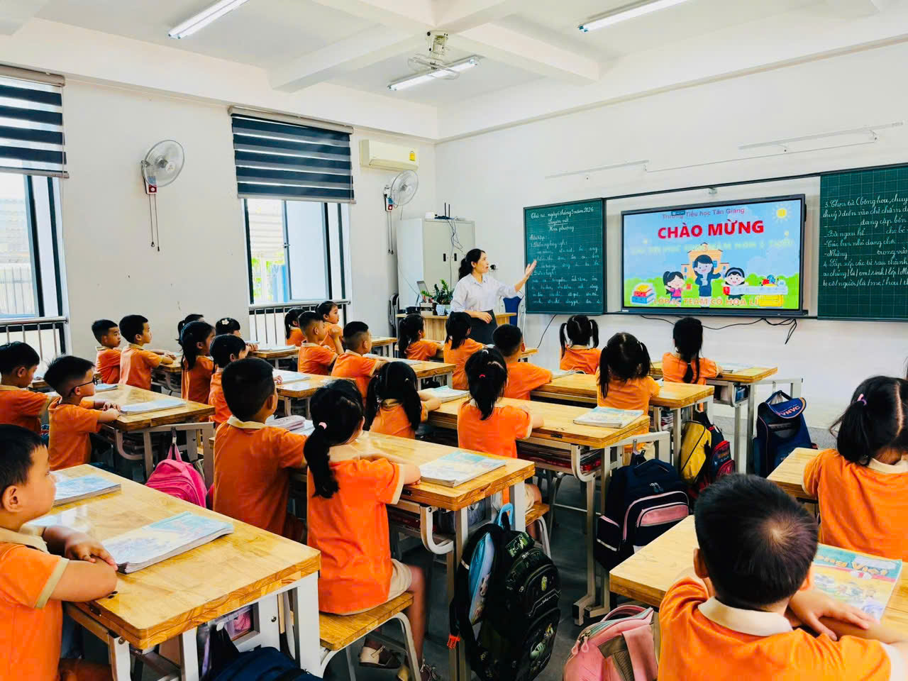 HOẠT ĐỘNG THAM QUAN TRƯỜNG TIỂU HỌC
